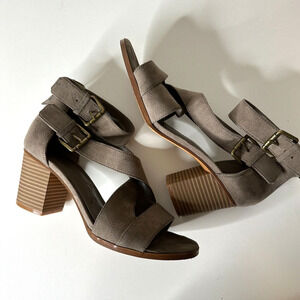 Melrose & Market Gray Taupe Suede Brass Ankle Buckle Sandal Block Heel Shoes 7.5
